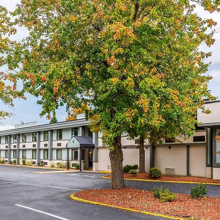 Clarion Inn Belle Vernon Zewnętrze zdjęcie