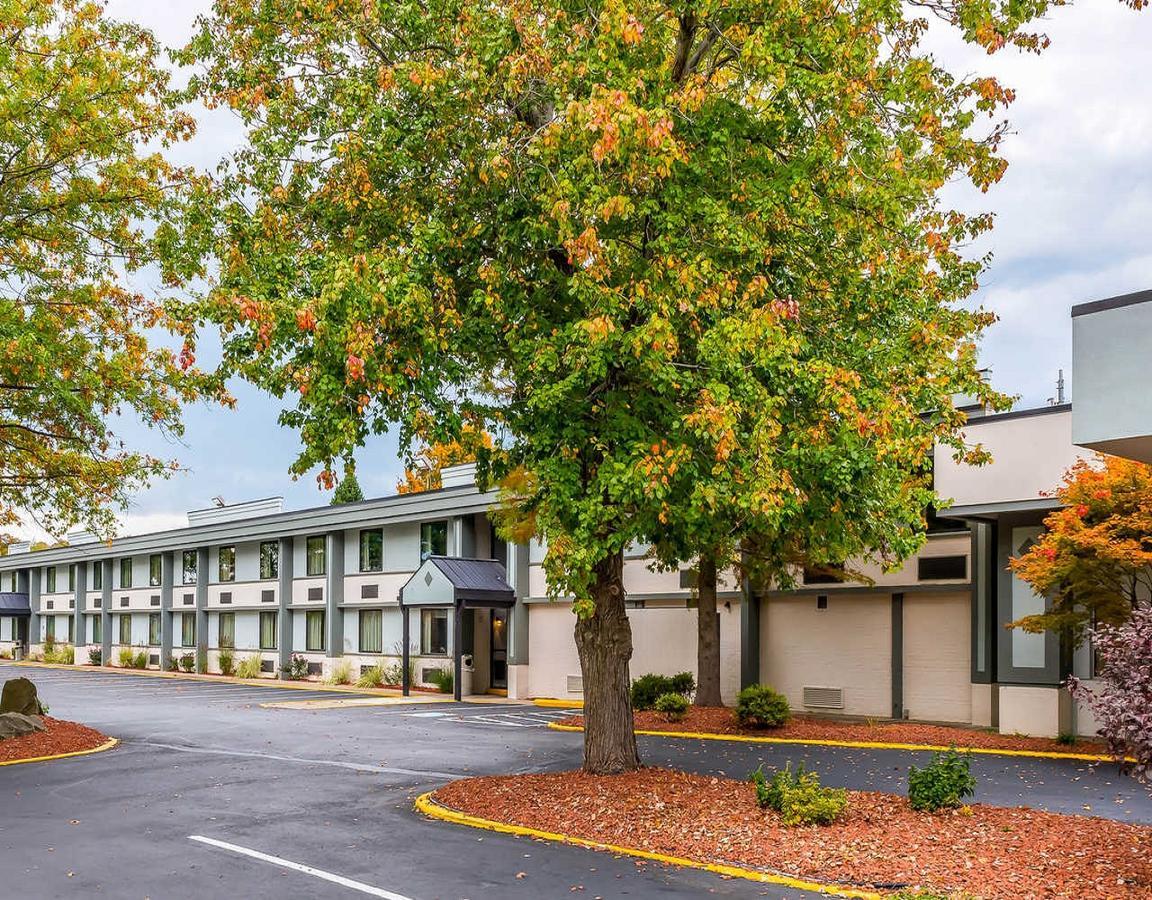 Clarion Inn Belle Vernon Zewnętrze zdjęcie