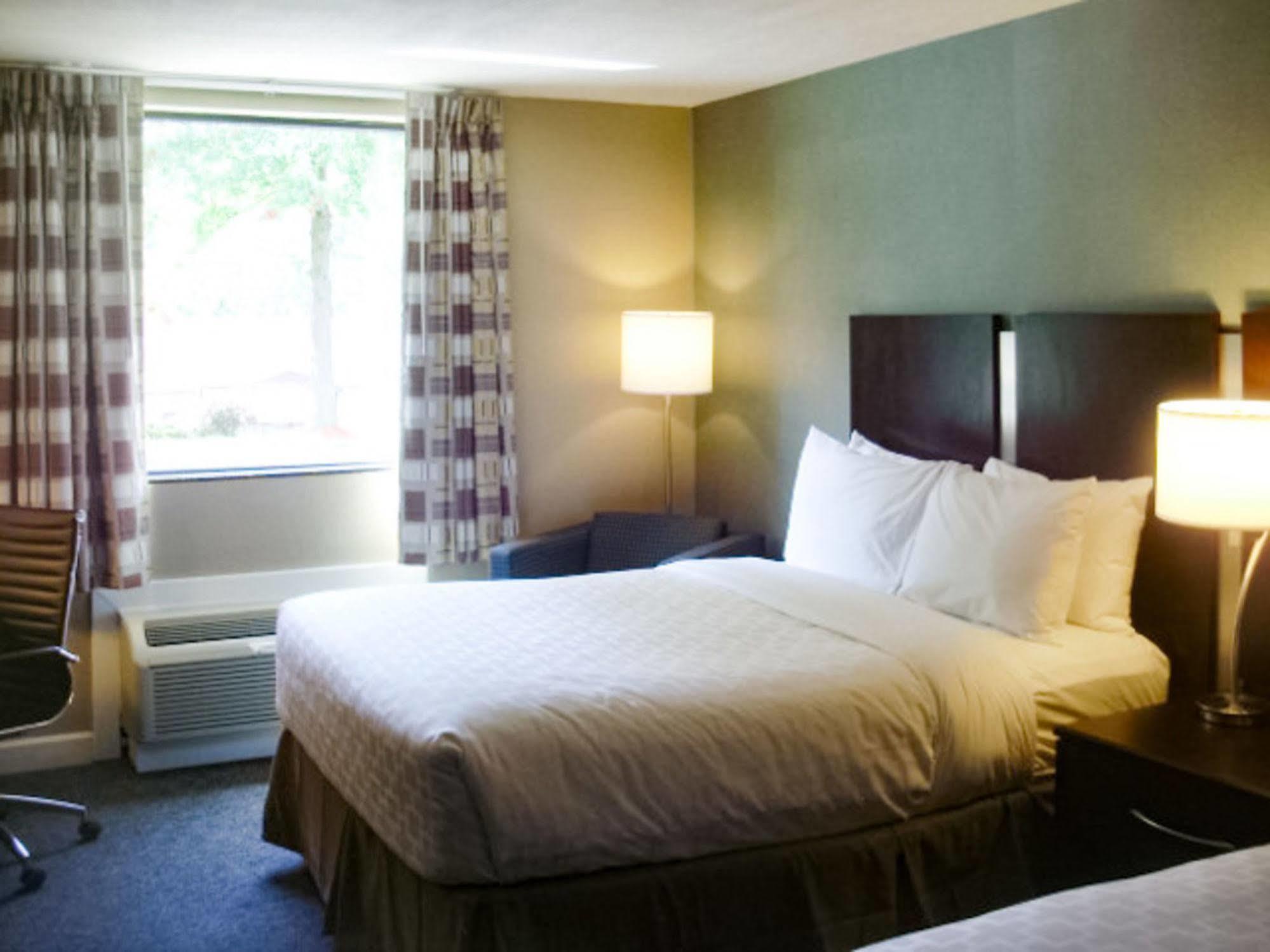 Clarion Inn Belle Vernon Zewnętrze zdjęcie